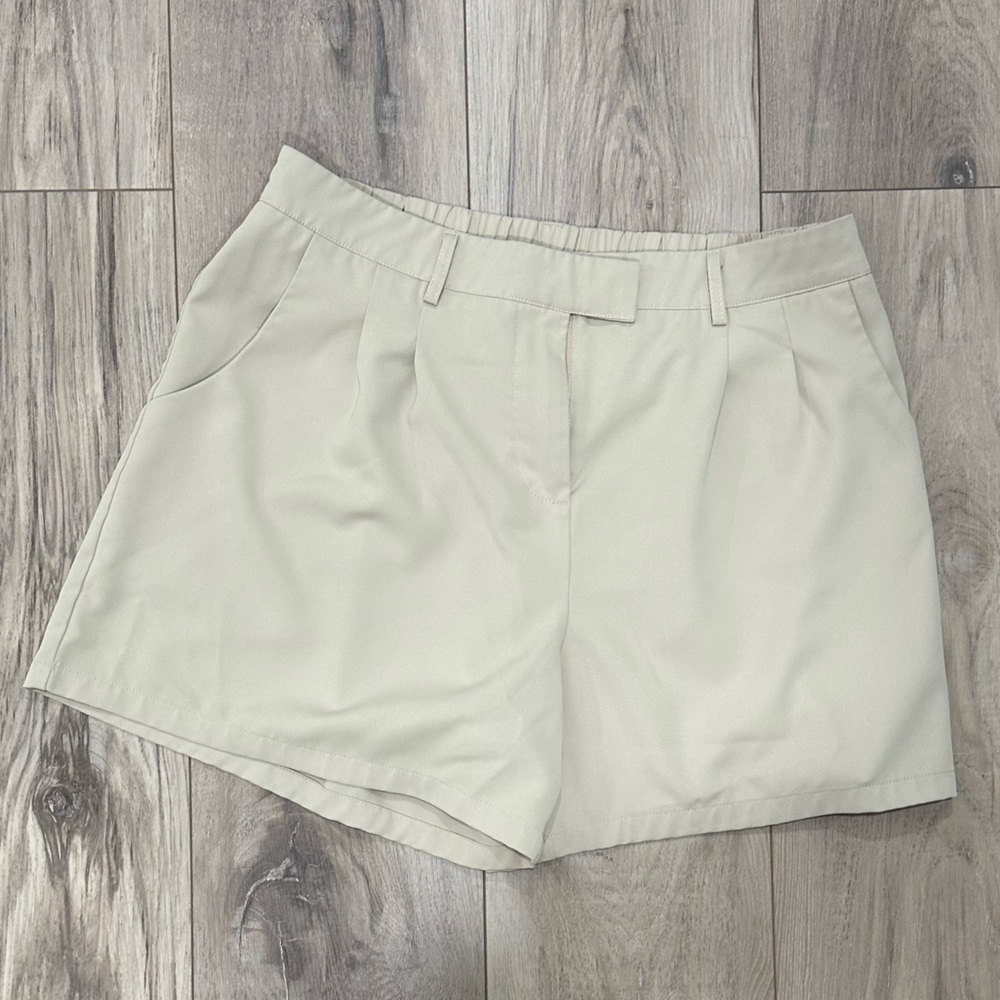 Women's Elastic Waist Wide Leg Tailored Cream Shorts
